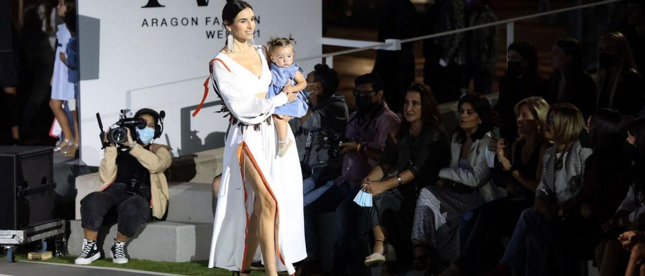 Momento del desfile de marcas aragonesas de la Aragón Fashion Week 2021. | ÁNGEL DE CASTRO