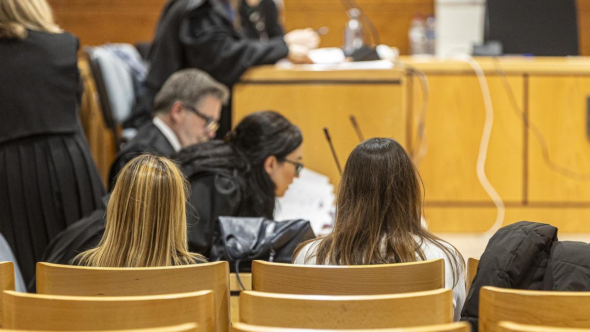 Comienza el juicio por la muerte del niño de 8 años en Petrer tras acudir cinco veces a Urgencias