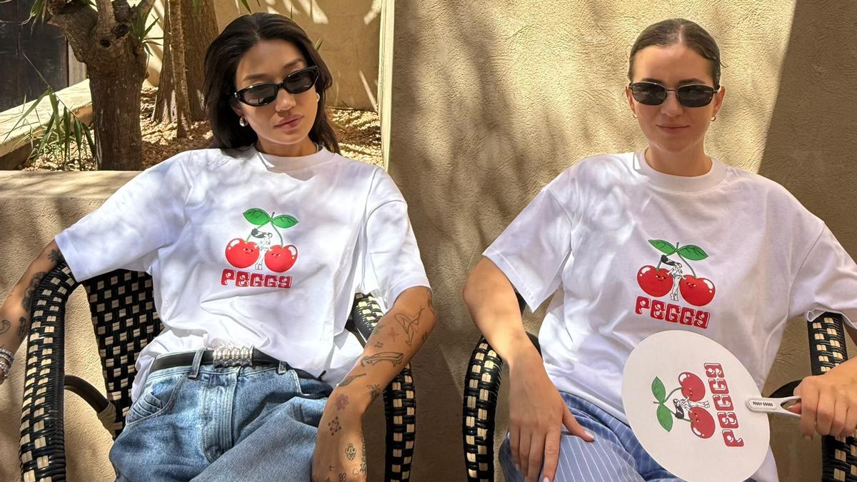 Peggy Gou y Pacha Ibiza lanzan una nueva camiseta.