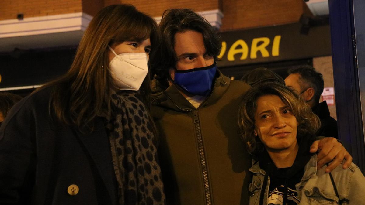 La presidenta del Parlament, Laura Borràs, assistint a la manifestació de l'avinguda Meridiana de Barcelona amb el diputat de JxCat Francesc de Dalmases