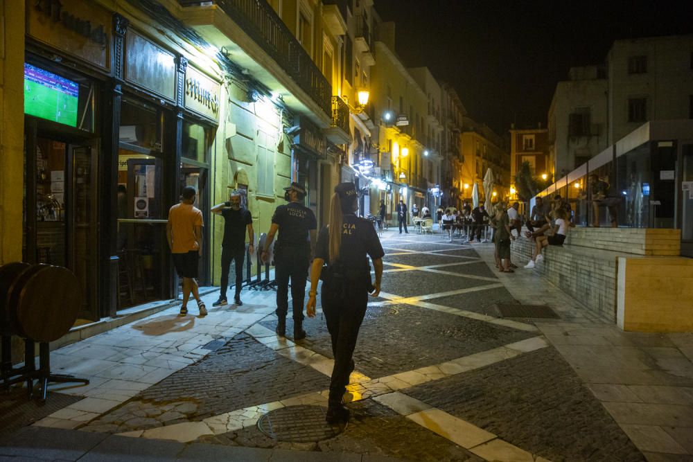 Las dudas de los negocios y de los clientes marcan la primera jornada del aumento de las restricciones en la Comunidad Valenciana en la lucha “nocturna” contra el coronavirus