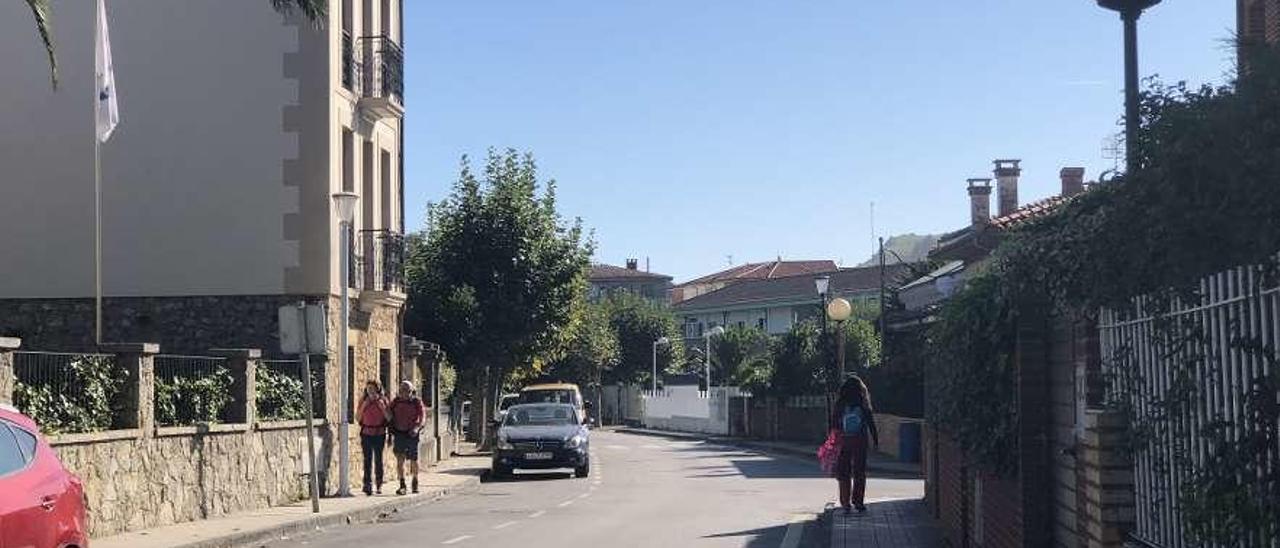 La calle de Dionisio Ruisánchez de Ribadesella, ayer.