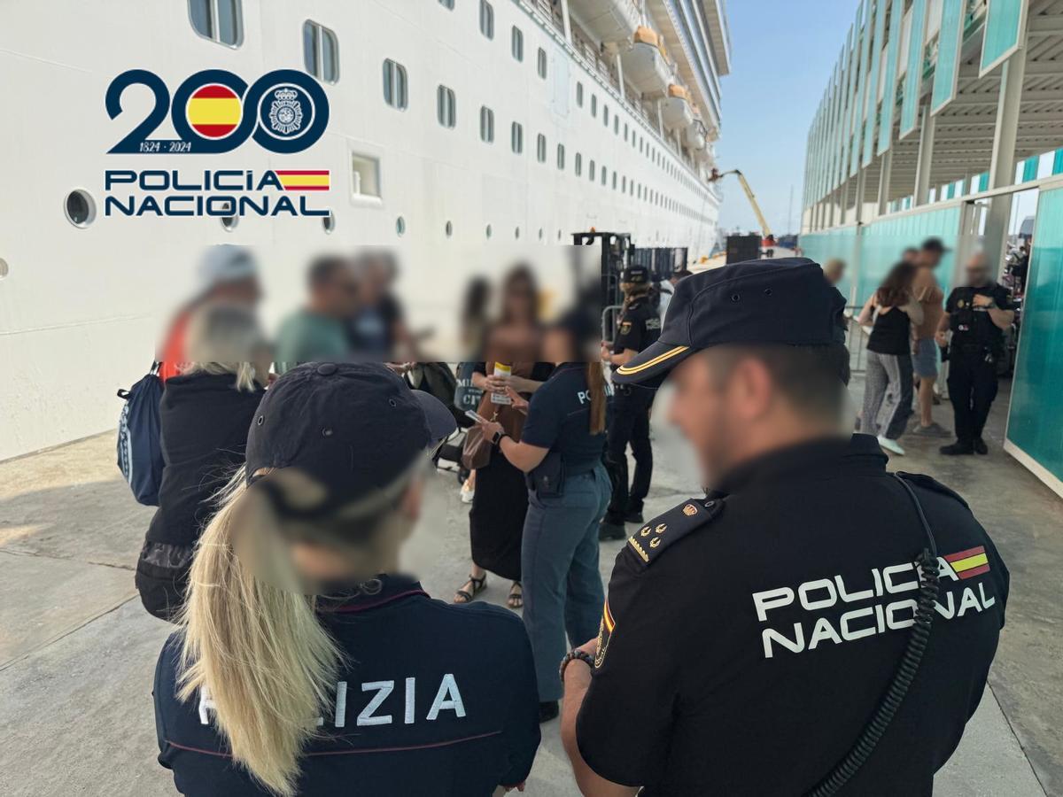 Las agentes de Italia, de servicio con la Policía Nacional en Alicante.