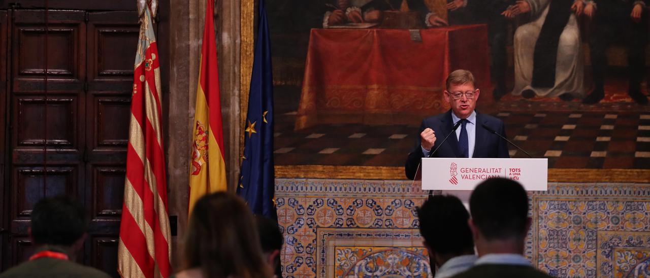 Puig aprieta el puño en una imagen de su comparecencia el pasado sábado en el Palau.