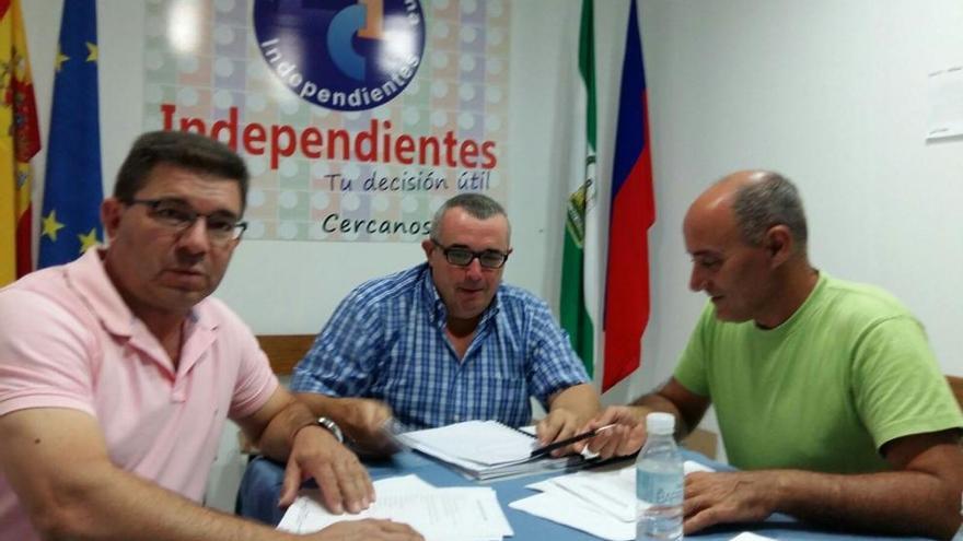 Manuel Martín, Alfonso Márquez y Álvaro Bazán, en la sede del FCIs.