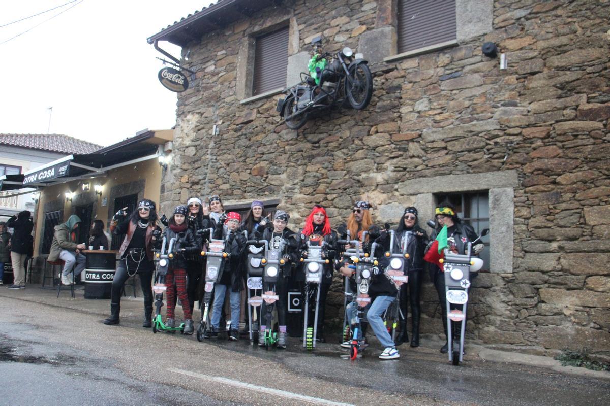 "Pellizcos" bajo el aguanieve en los cencerros de Villanueva