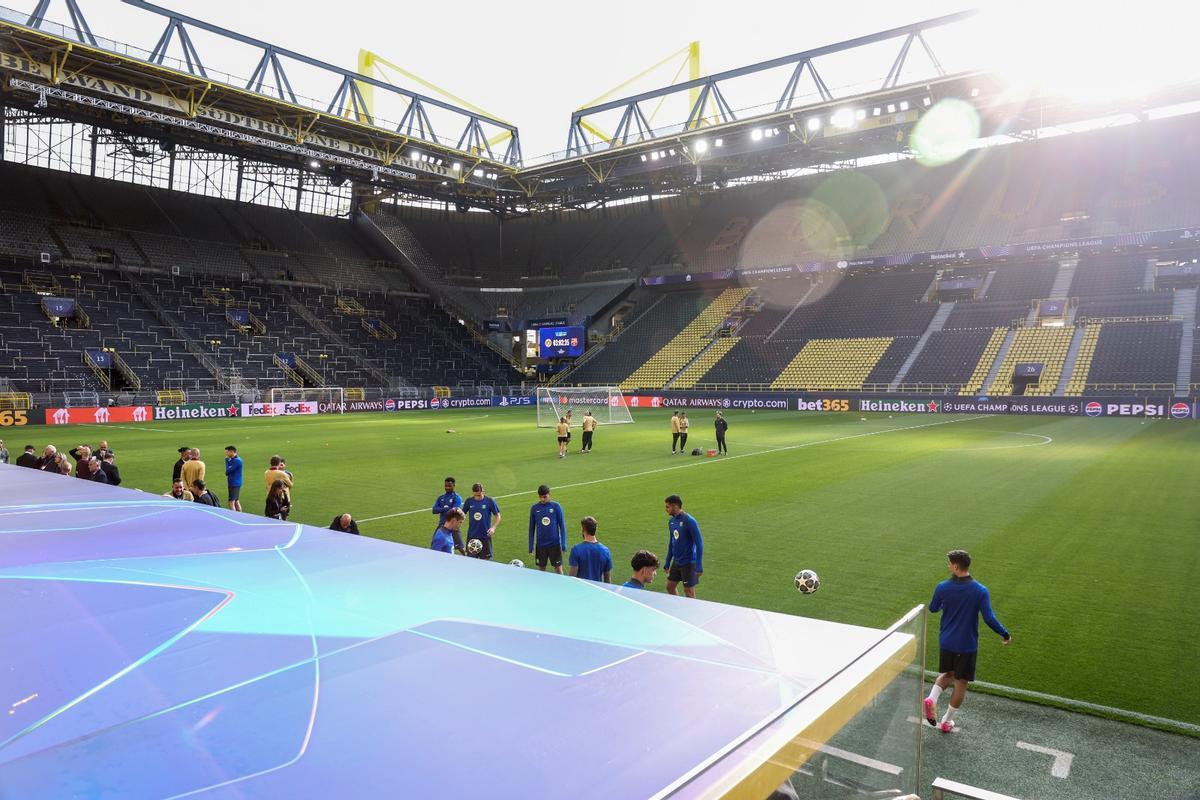 Ansu y Fermín 'trolean' a la prensa en Dortmund Ansu y Fermín 'trolean' a la prensa en Dortmund