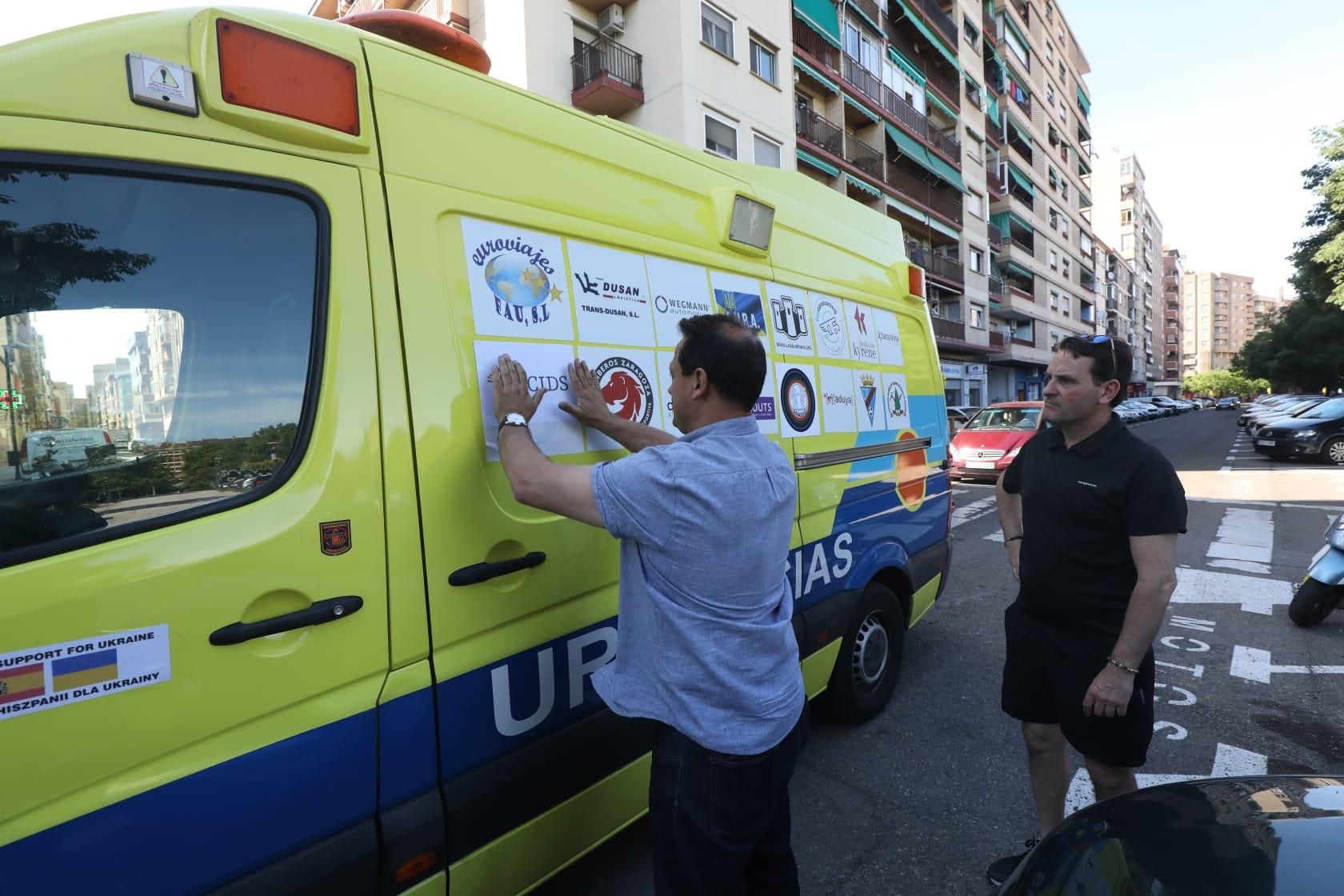 La asociación AURA envía desde Zaragoza dos ambulancias cargadas con material sanitario a Ucrania