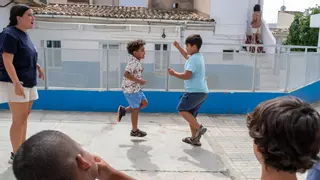Familias vulnerables de Mallorca disfrutan de los campus de verano de entidades: «Mi situación es difícil, y trabajar tranquila porque sabes que tu hijo se lo pasa bien, es maravilloso»