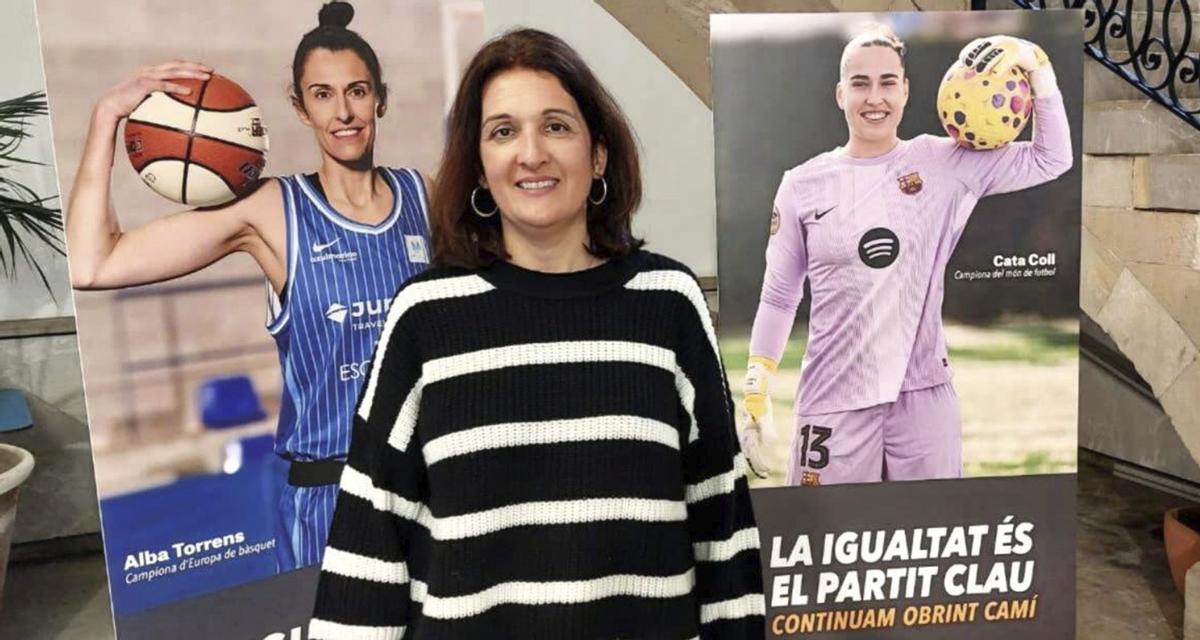 La directora del Ibdona, Catalina Salom, 
en la sede de la entidad, en Mallorca. | JESÚS TORNÉ