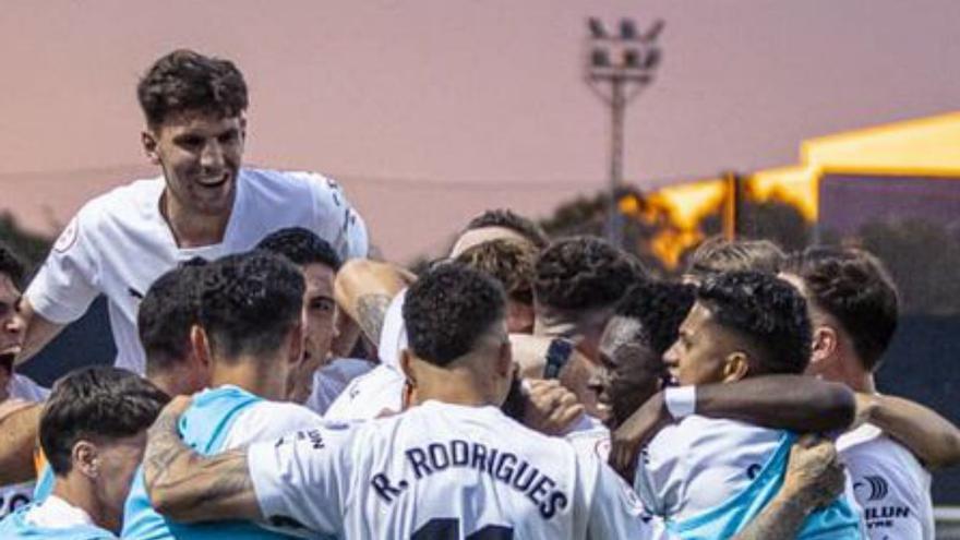 Golpetazo en la mesa del Mestalla rumbo al Play-Off