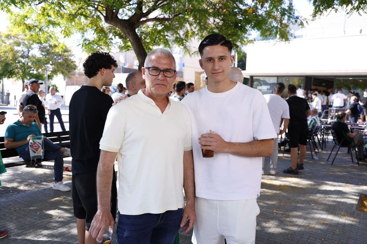 Manuel y Sergio Rodríguez, poco antes de acceder al Johan Cruyff "de incógnito".