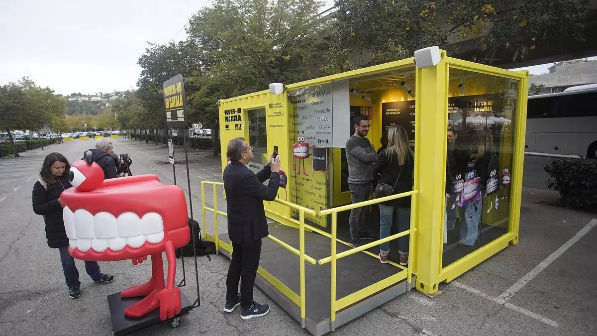 La cabina de la Queta arriba a Girona per crear "el pòdcast més gran que s'hagi enregistrat mai en català"