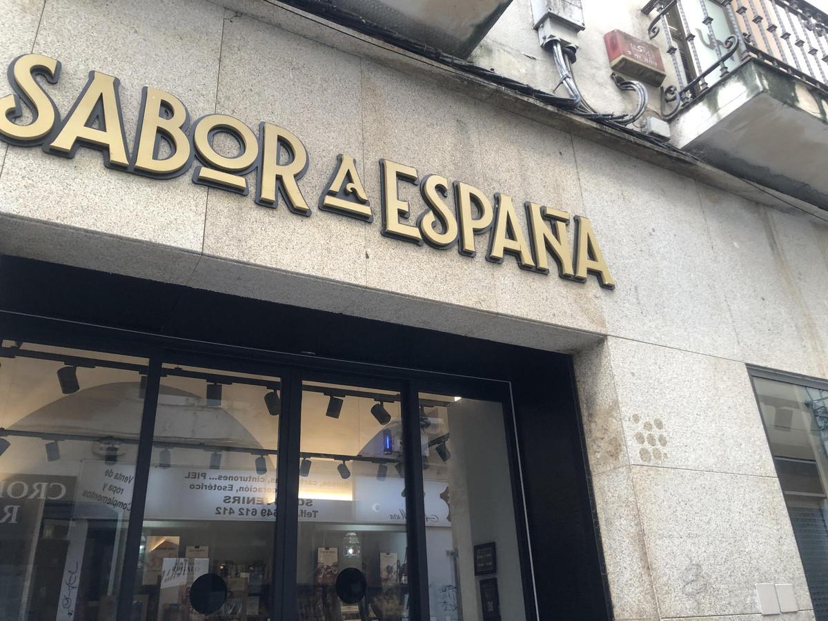 Fotogalería: Un paseo por la calle Pintores de Cáceres