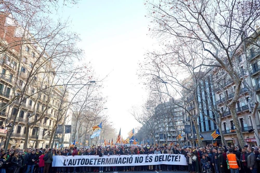 L'independentisme es manifesta a Barcelona en contra del judici del procés