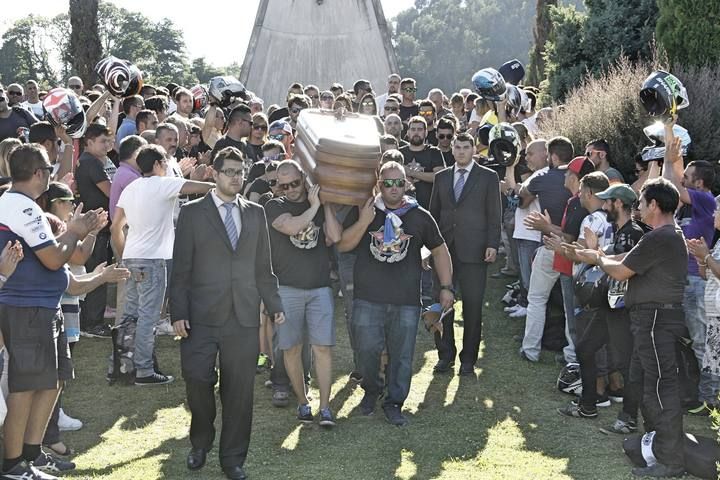 Moaña y el mundo del motor acompañan a Dani Rivas en su funeral