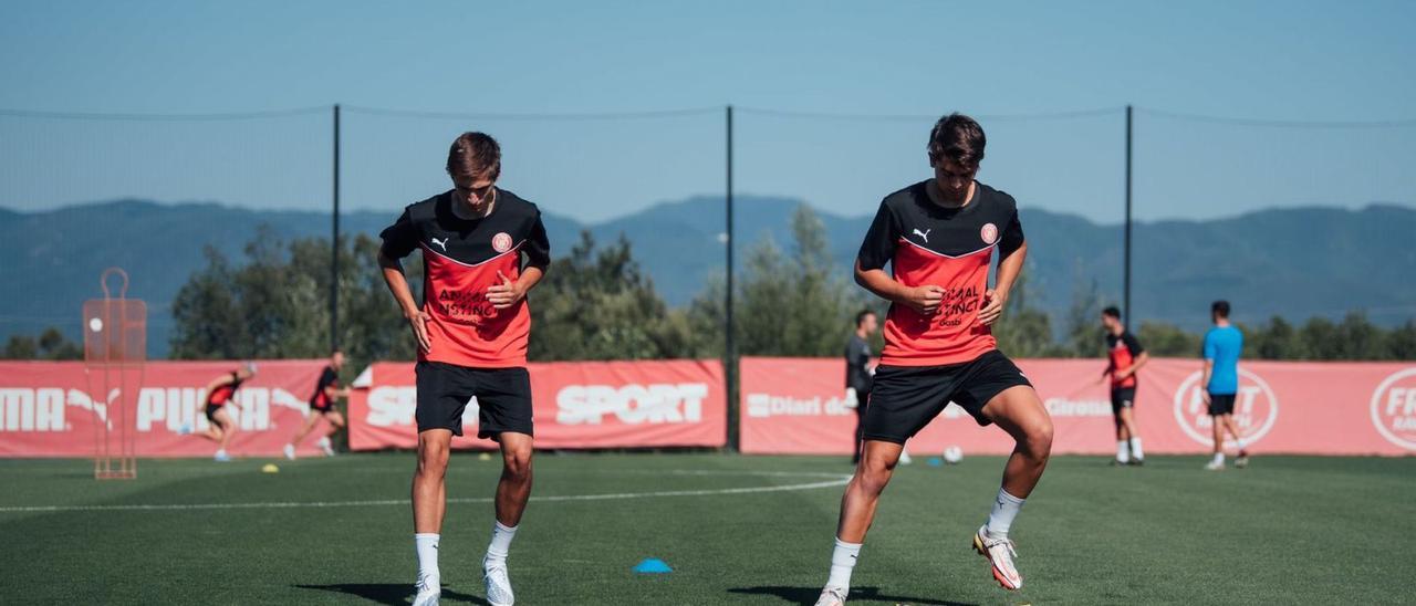 Aznar i Farrés, fent uns exercicis en un entrenament d’aquesta setmana. | GIRONA FC