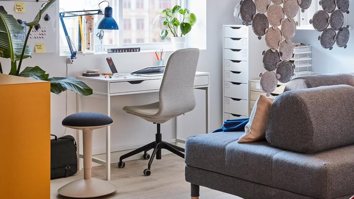 ESCRITORIOS IKEA | Ponle un toque de color a tu despacho o habitación de estudio con el nuevo modelo de la firma sueca