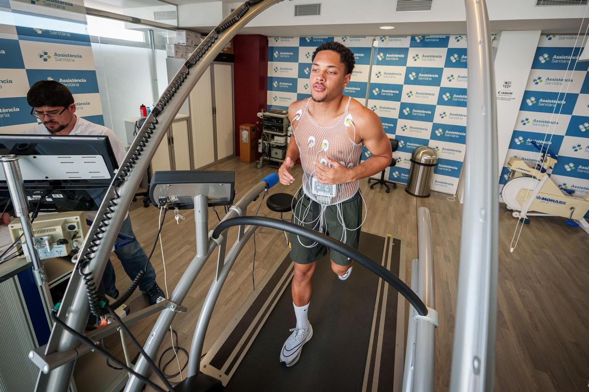 Vitor Roque ya está en Barcelona: Así han sido sus primeras horas en la Ciudad Condal Vitor Roque ya está en Barcelona: Así han sido sus primeras horas en la Ciudad Condal