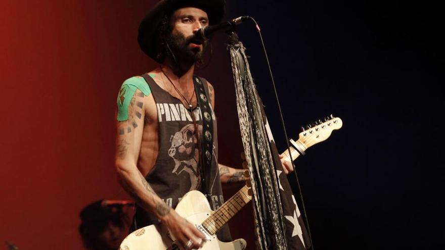 Leiva durante un concierto en la Laboral