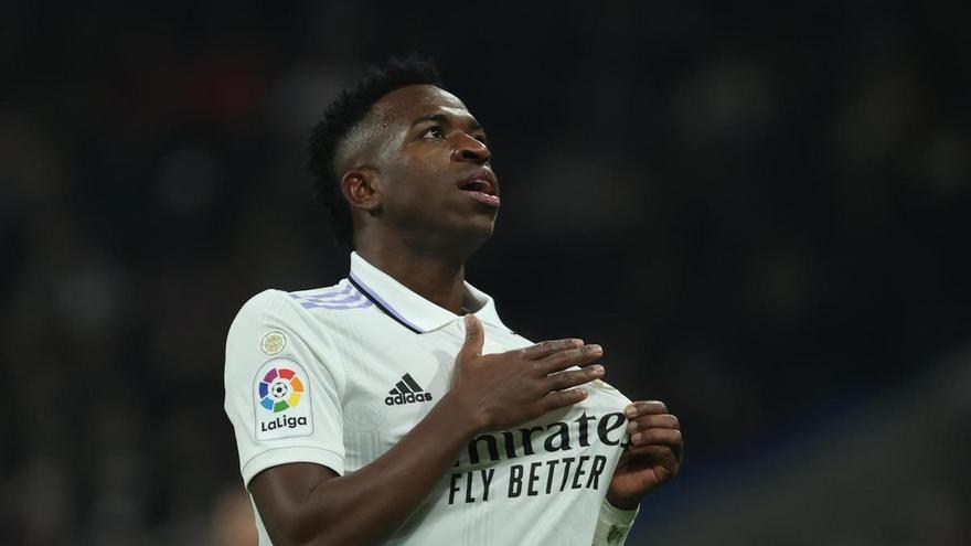 Florentino pone de rodillas al Real Madrid ante Vinícius en su renovación por seis temporadas