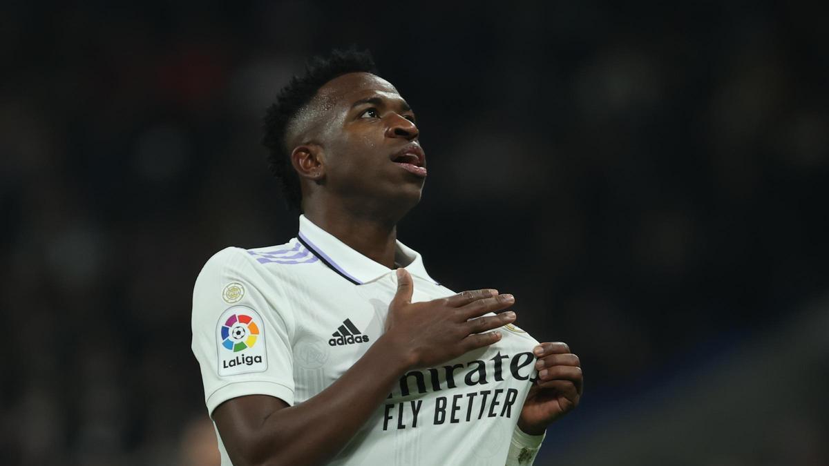 Florentino pone de rodillas al Real Madrid ante Vinícius en su renovación por seis temporadas