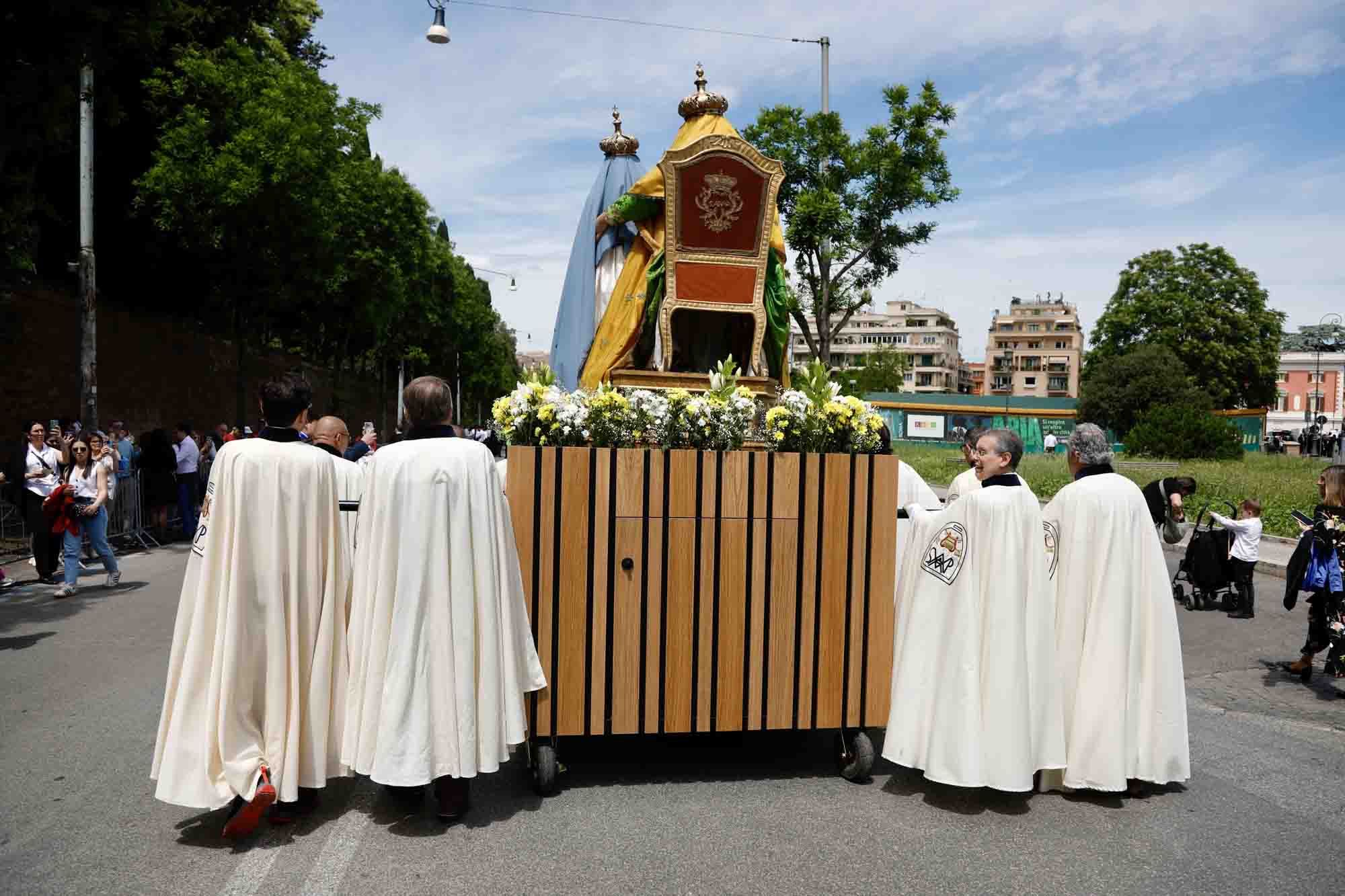 Gran procesión por el Jubileo de las Cofradías, en fotos