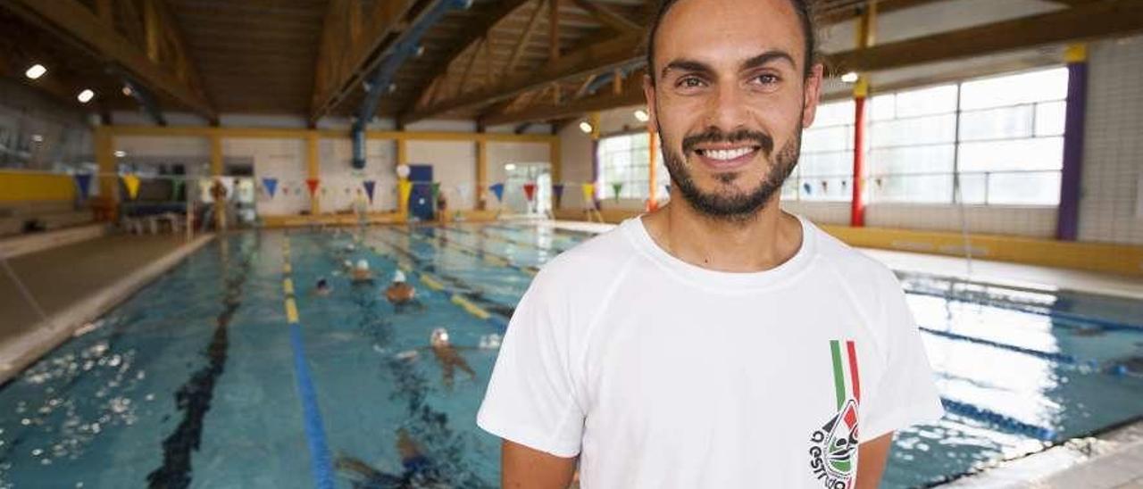 Juan Andrade, ayer, en la piscina climatizada de A Estrada. // Bernabé/Cris M.V.