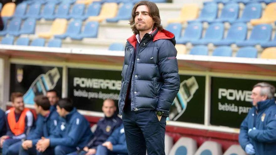 Luismi, justo antes del inicio del partido de su debut en Pasarón como técnico. // Gustavo Santos