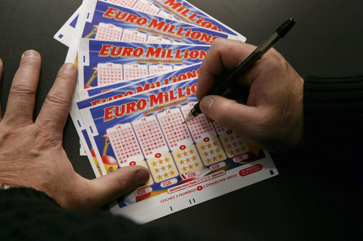 Guanyen 50 milions a l’Euromilions i prenen una decisió que revoluciona el seu poble per sempre