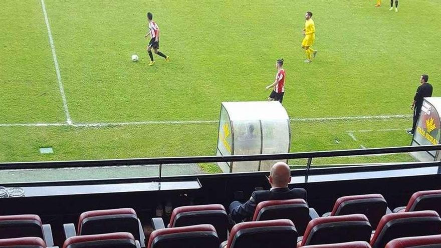 Segismundo Ferrero, solo en el palco del Ruta de la Plata, el pasado domingo en el partido contra el Real Avila.