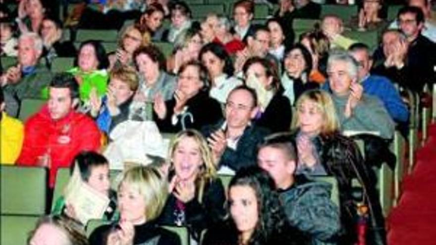 El ayuntamiento homenajea a docentes jubilados en el 2009