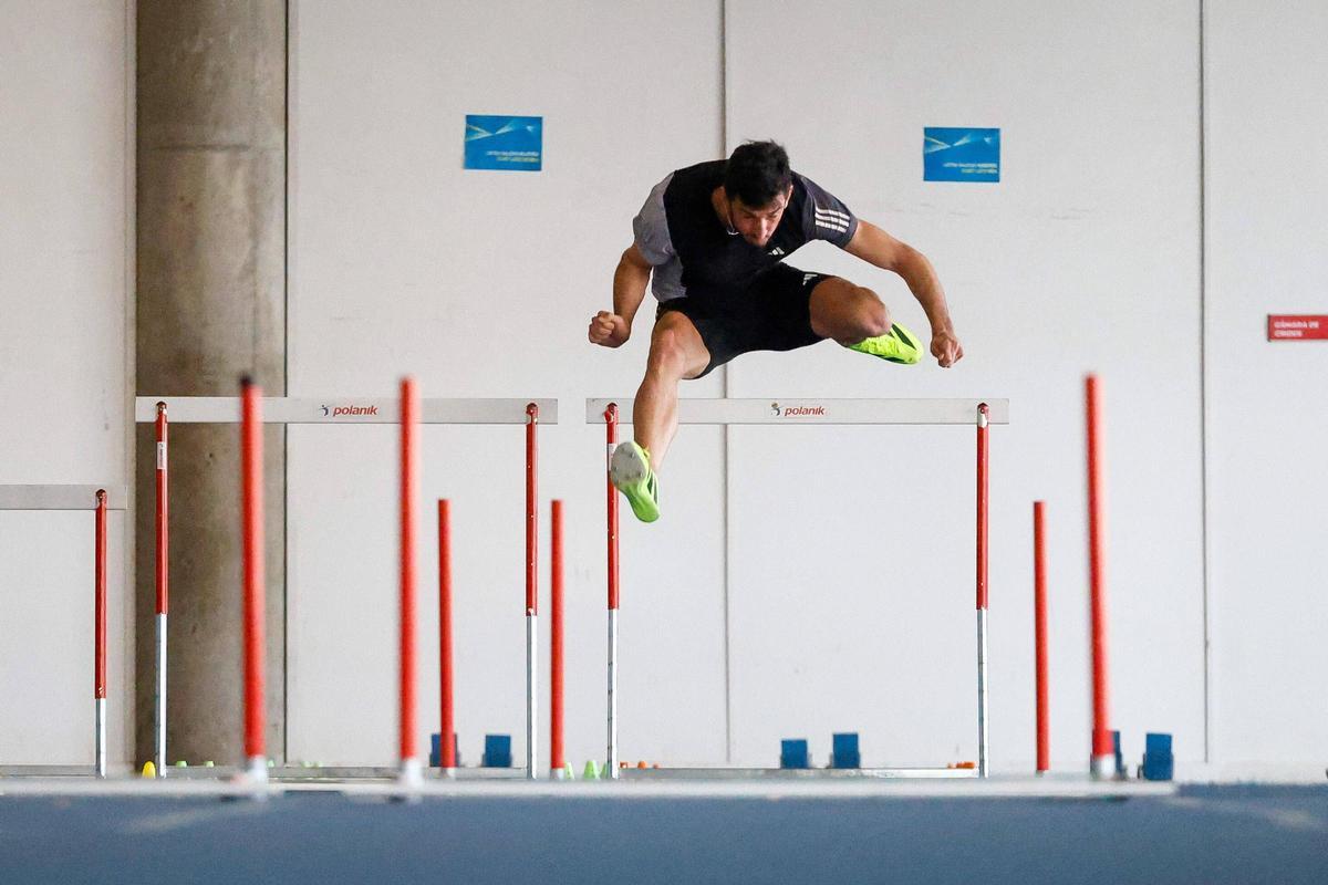 Quique Llopis en un entrenamiento en el Luis Puig