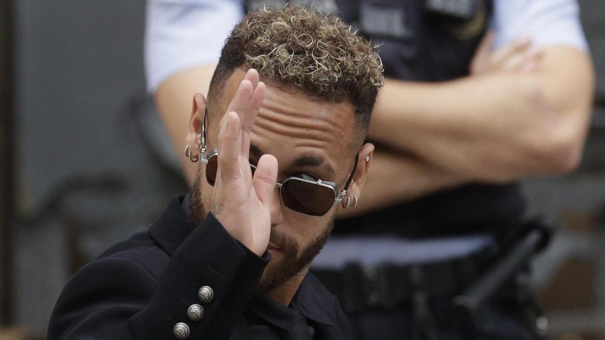 Neymar, en Barcelona para el juicio por su traspaso al Barça