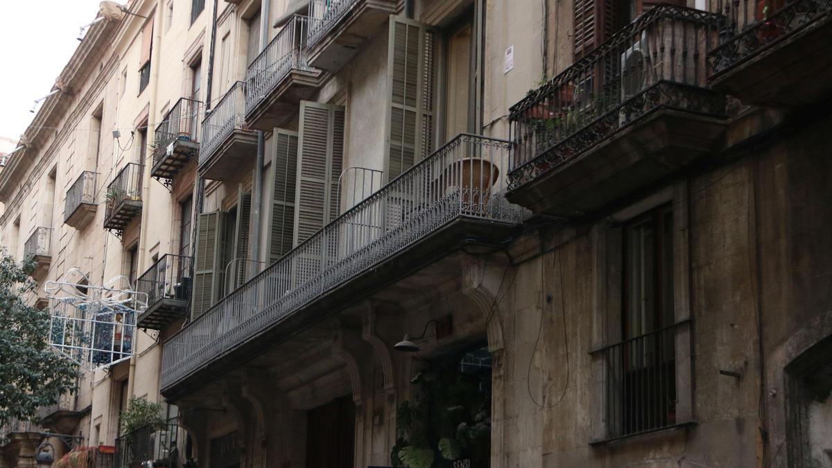 Barcelona sanciona con 420.000 euros al propietario de un edificio con 14 pisos turísticos ilegales
