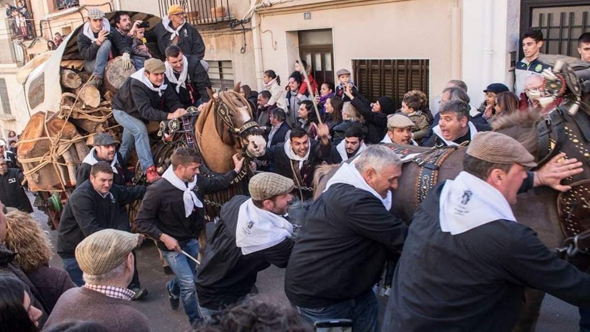 Emoción, pericia, fuerza y costumbres paganas se conjugan en citas como la emblemática ‘pujada’ del carro.