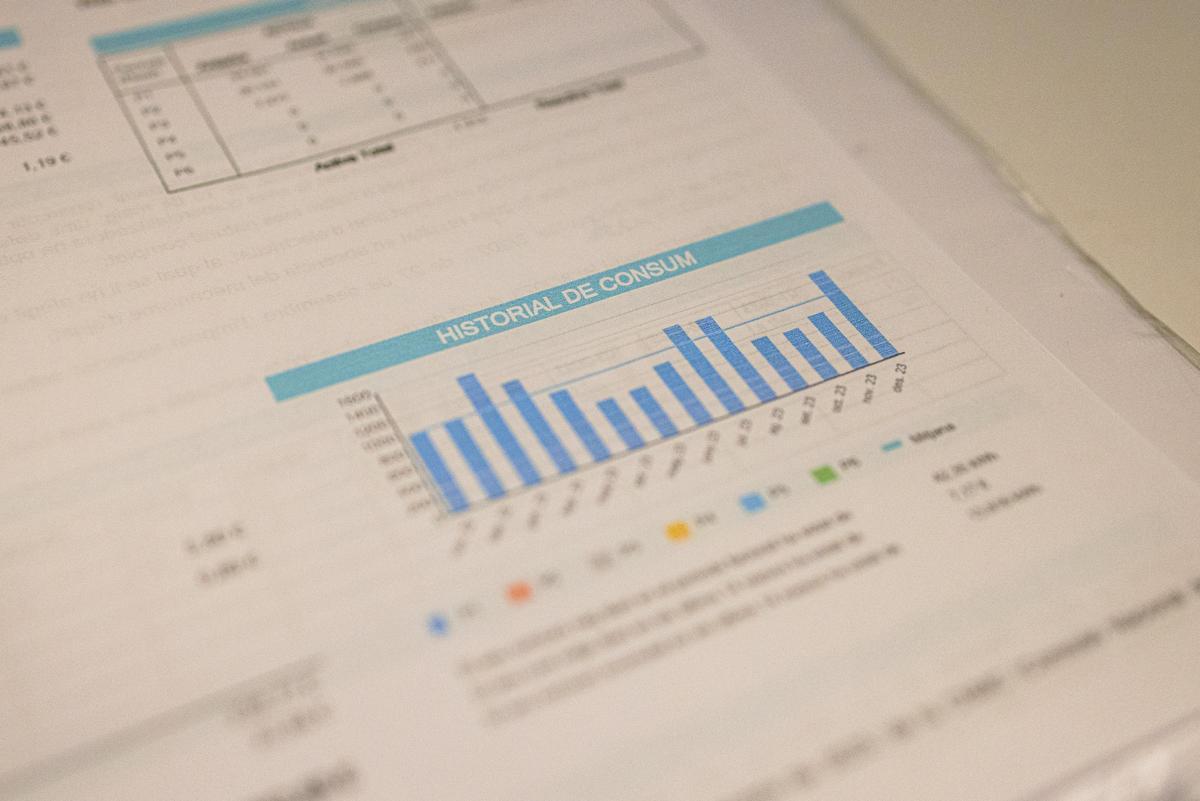 Una factura que mostra un gràfic amb l'historial de consum.