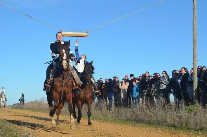 La carrera de cintas de Fuentes de Ropel, en imágenes