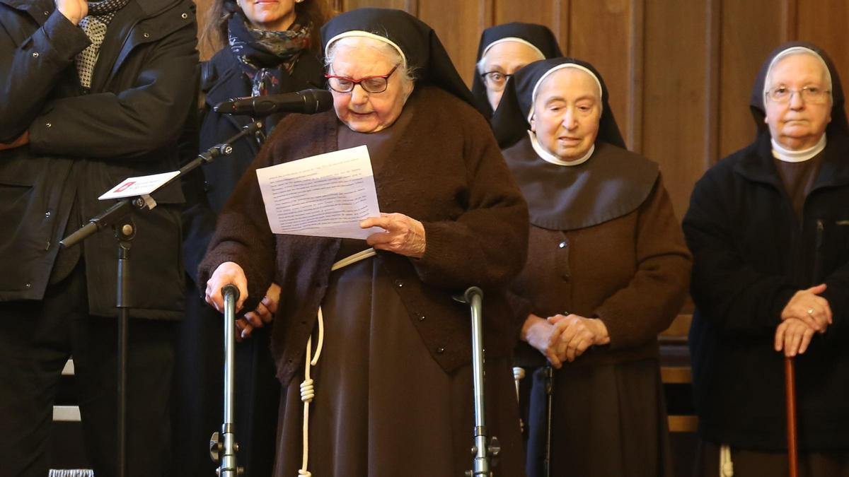 La abadesa de Pedralbes, Montserrat Casas, durante la recepción a la corporación de Barcelona por Santa Eulàlia 2023