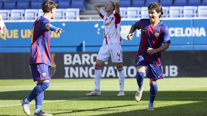 Adri Guerrero celebra su gol en el Juvenil A - Olympiacos de la tercera jornada de la Youth League 2025/26