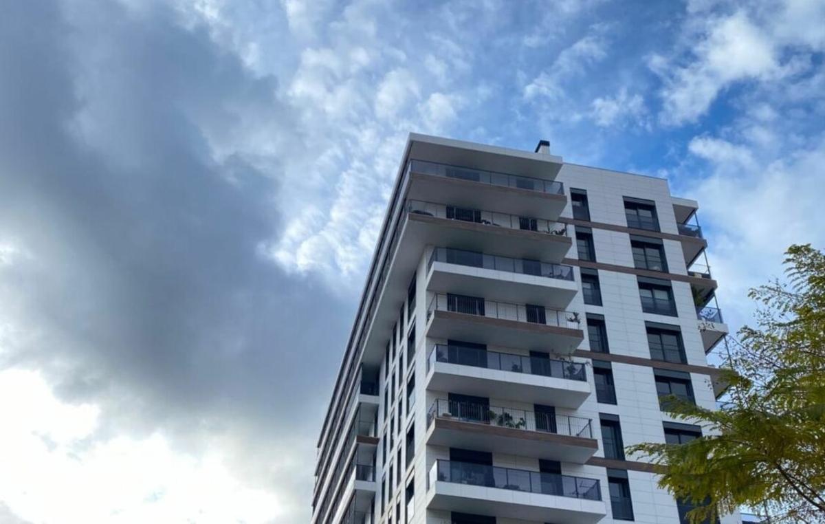 Un edificio de viviendas públicas de alquiler ya construido en Barcelona, en una imagen de archivo