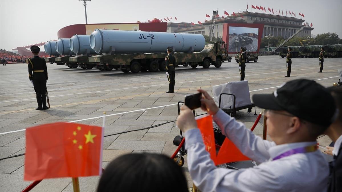 China celebra el 70 aniversario de su fundación, con un desfile militar y misiles.