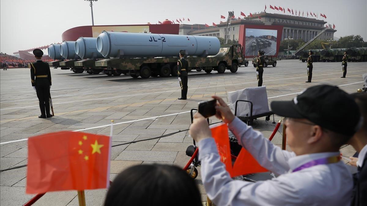 zentauroepp50162146 spectators wave chinese flags as military vehicles carrying 191001091140