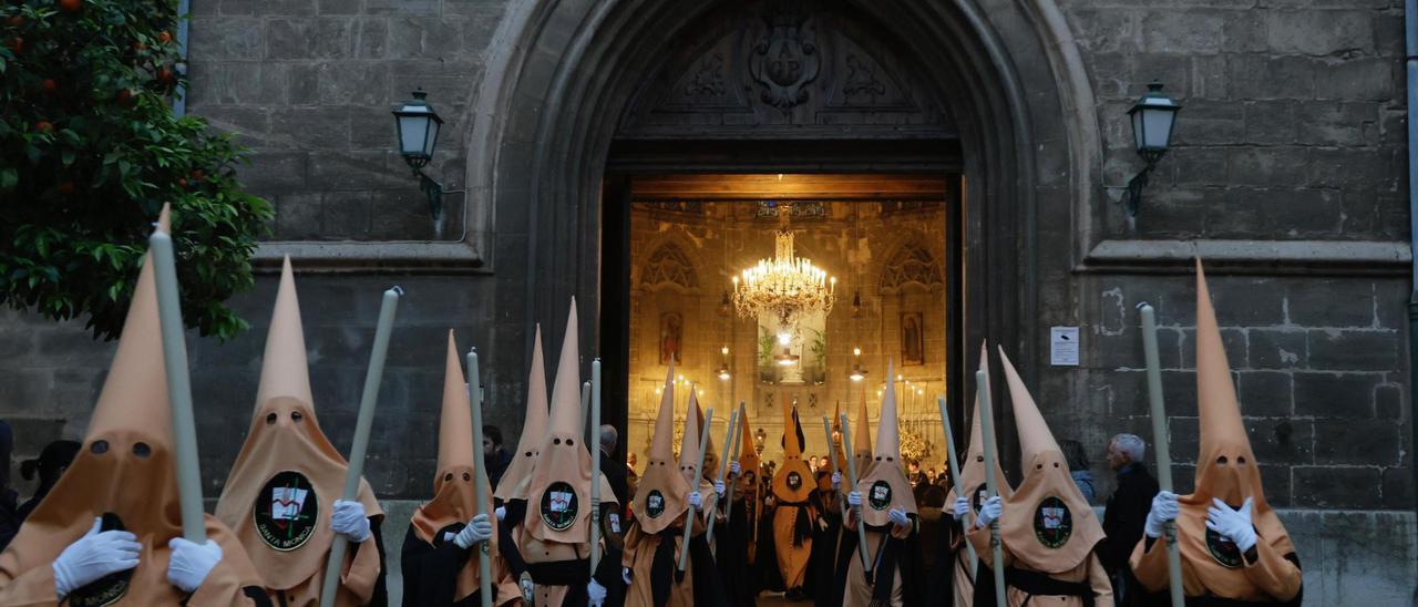 El centro de Palma vive con fervor la multitudinaria procesión del Crist de la Sang