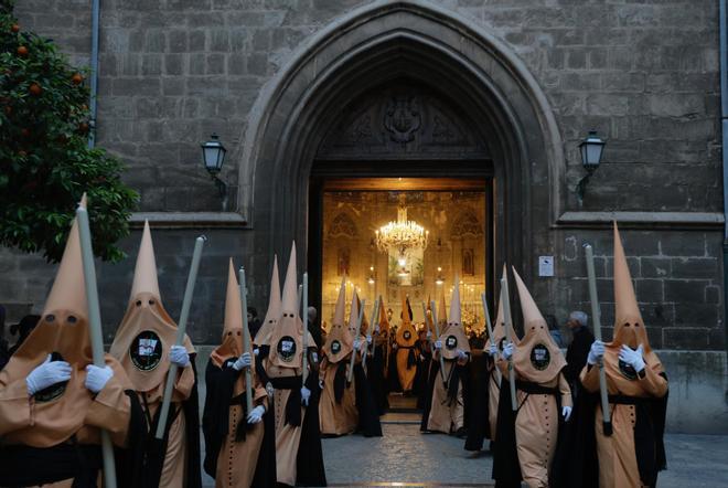 El centro de Palma vive con fervor la multitudinaria procesión del Crist de la Sang