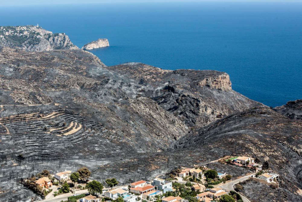 Vistas aéreas del incendio de Benitachell