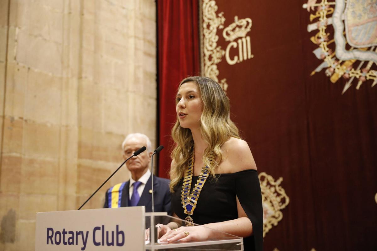 Montaña Sánchez-Arévalo recibe el premio "Mujer Trabajadora" del Rotary Club de Oviedo