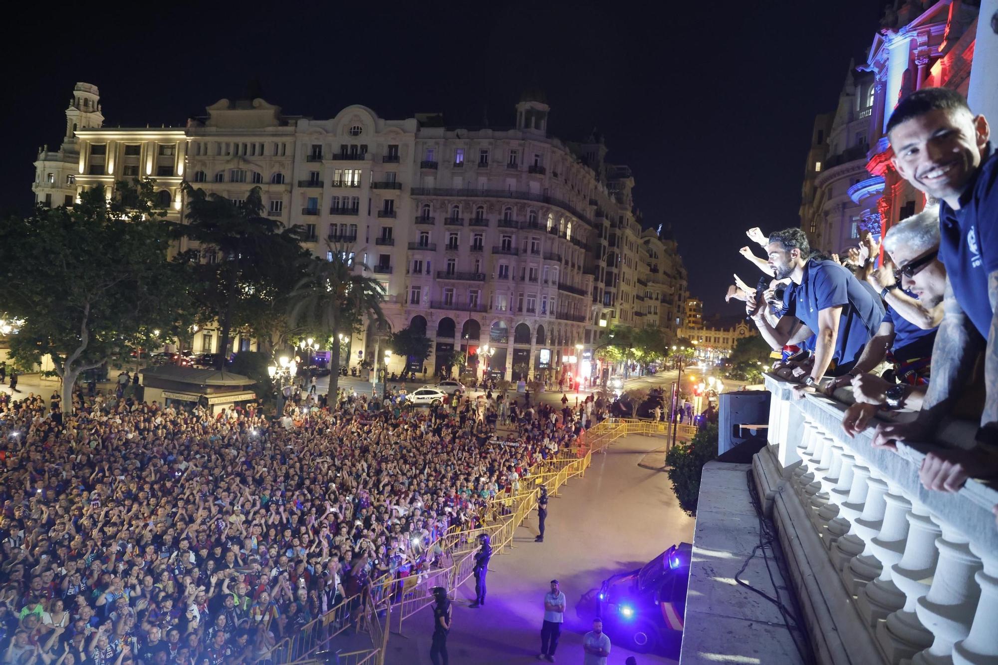 Todas las fotos de la rúa del Levante UD por su ascenso a Primera División