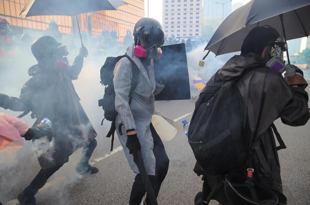 Hong Kong vive una de sus jornadas más violentas en el 70 aniversario de la República Popular China.