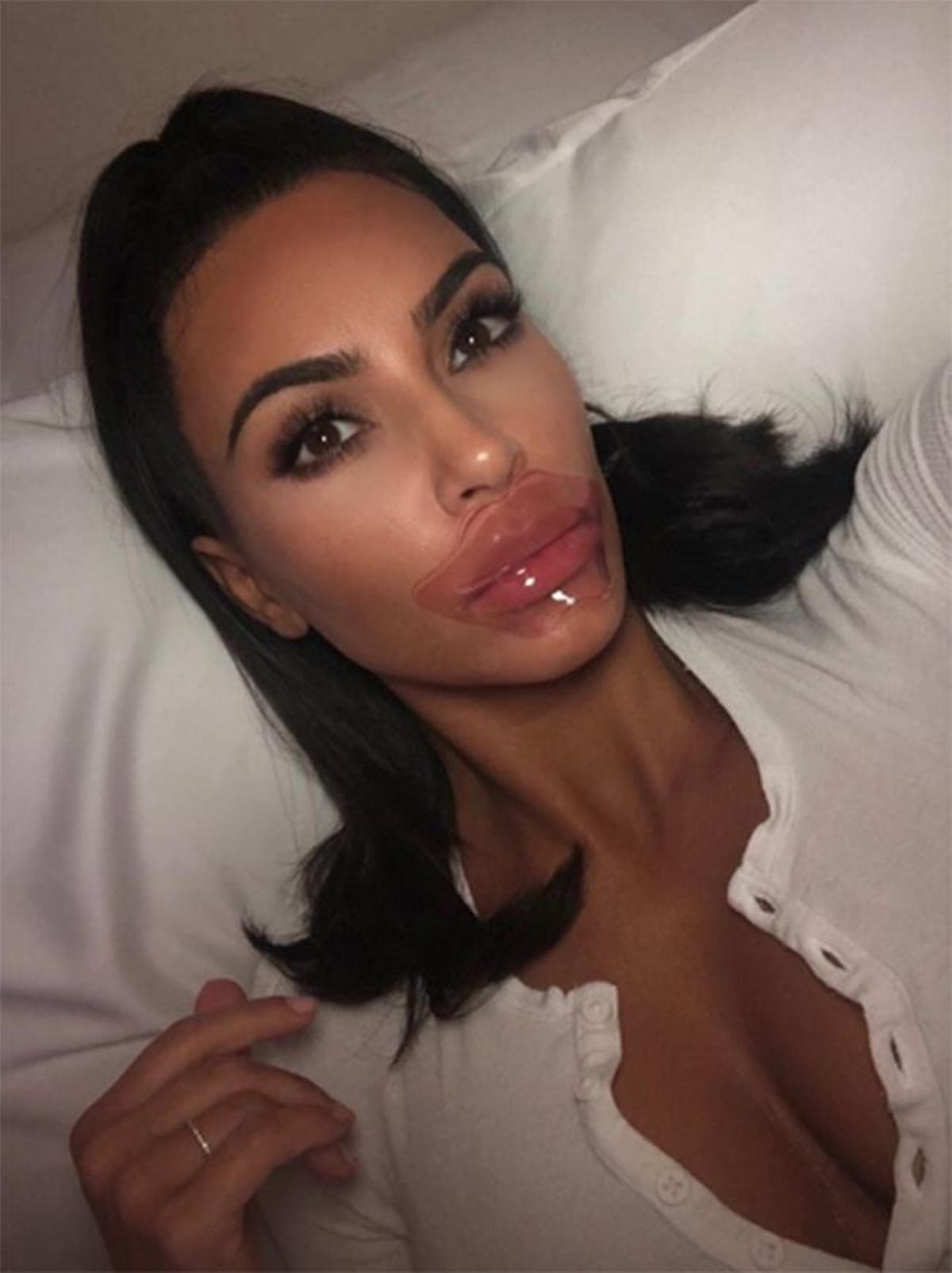 Kim Kardashian con mascarilla labial